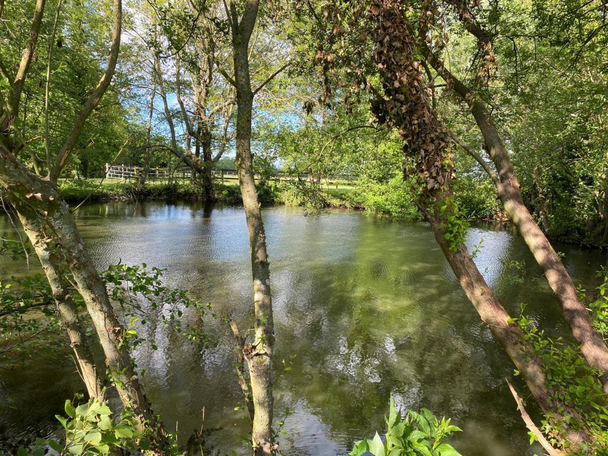 La Maison De L'Etang Manerbe Экстерьер фото